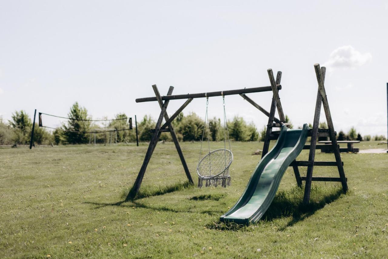 Durbes Atvari - Brivdienu Majas Ar Saunu Exterior foto